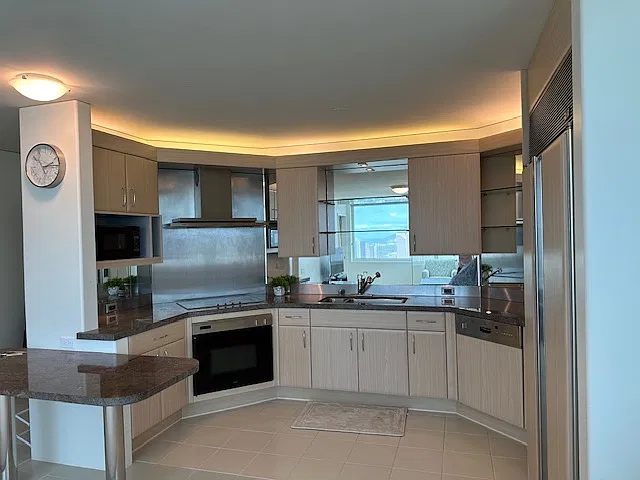 2 bed, 1000 sqft, $4,000 — Photo 3
