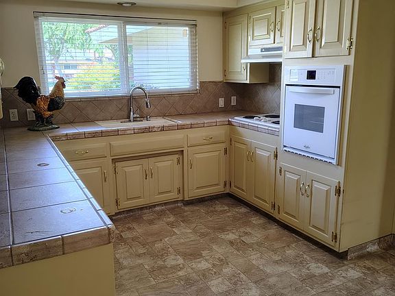 3rd image of 6001 Carter Ave
