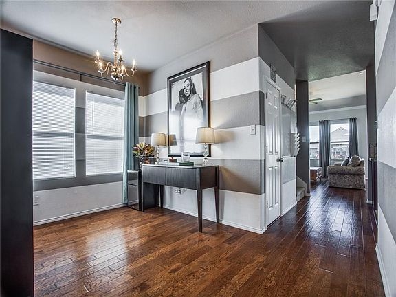 5th image of 1040 Canterbury Dr