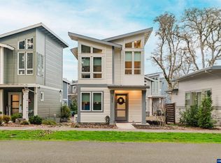 3937 Cousteau Dr, Salem, OR 97302