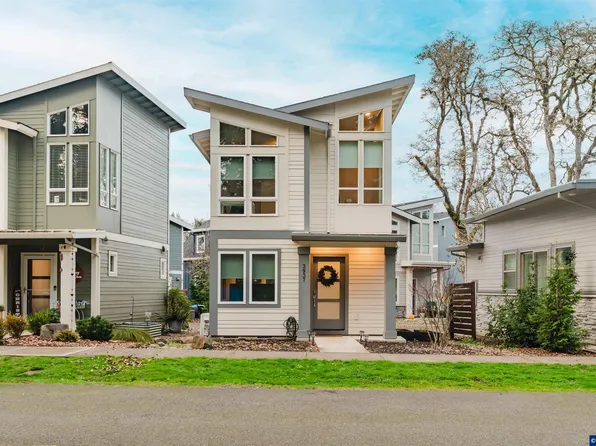 3937 Cousteau Dr, Salem, OR 97302