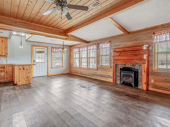 2nd image of 133 Gulf Mountain Rd