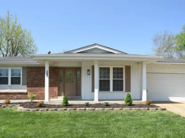 297 Village Creek Dr, Ballwin, MO 63021
