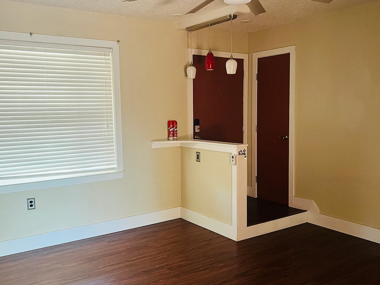 3 bed, 1400 sqft, $1,400 — Photo 2