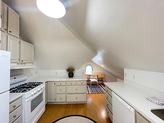 3rd image of 410 Leland Ave #B