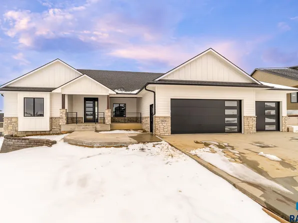 1604 W Bennett Dr, Brandon, SD 57005