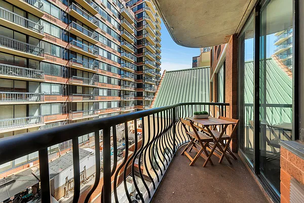 Sold by Douglas Elliman | media 21