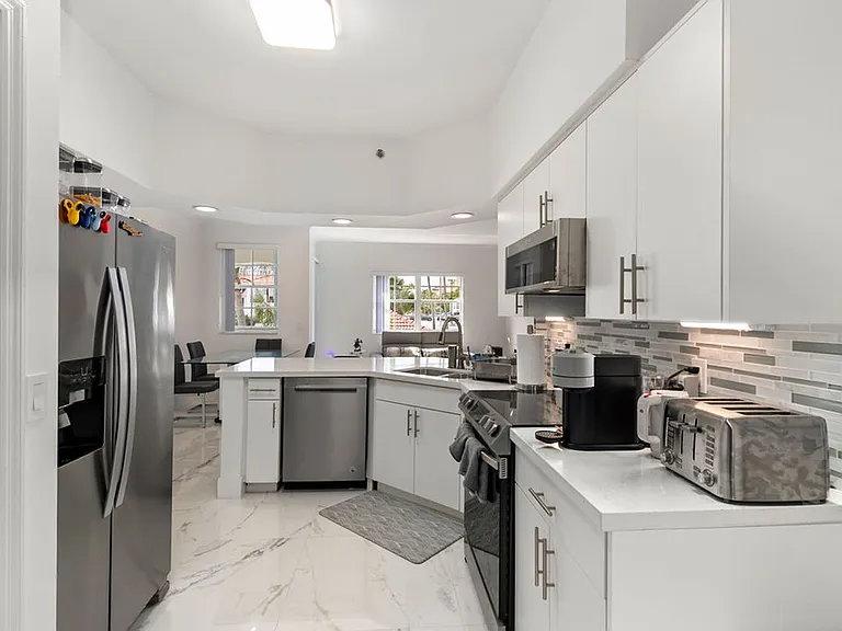 3205 NE 184th St #9203 — Photo 15