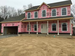 19 Cottonwood Ln, Selkirk, NY 12158
