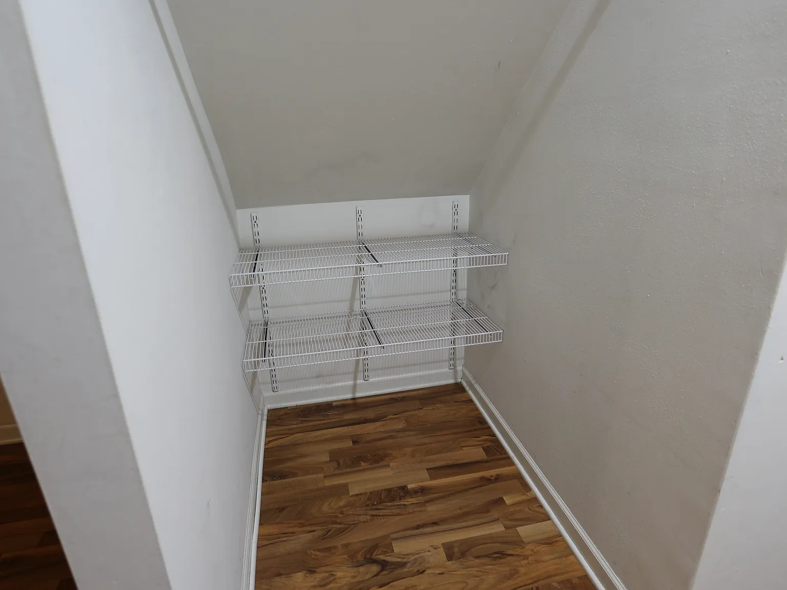 6 bed, 1900 sqft, $5,149 — Photo 4