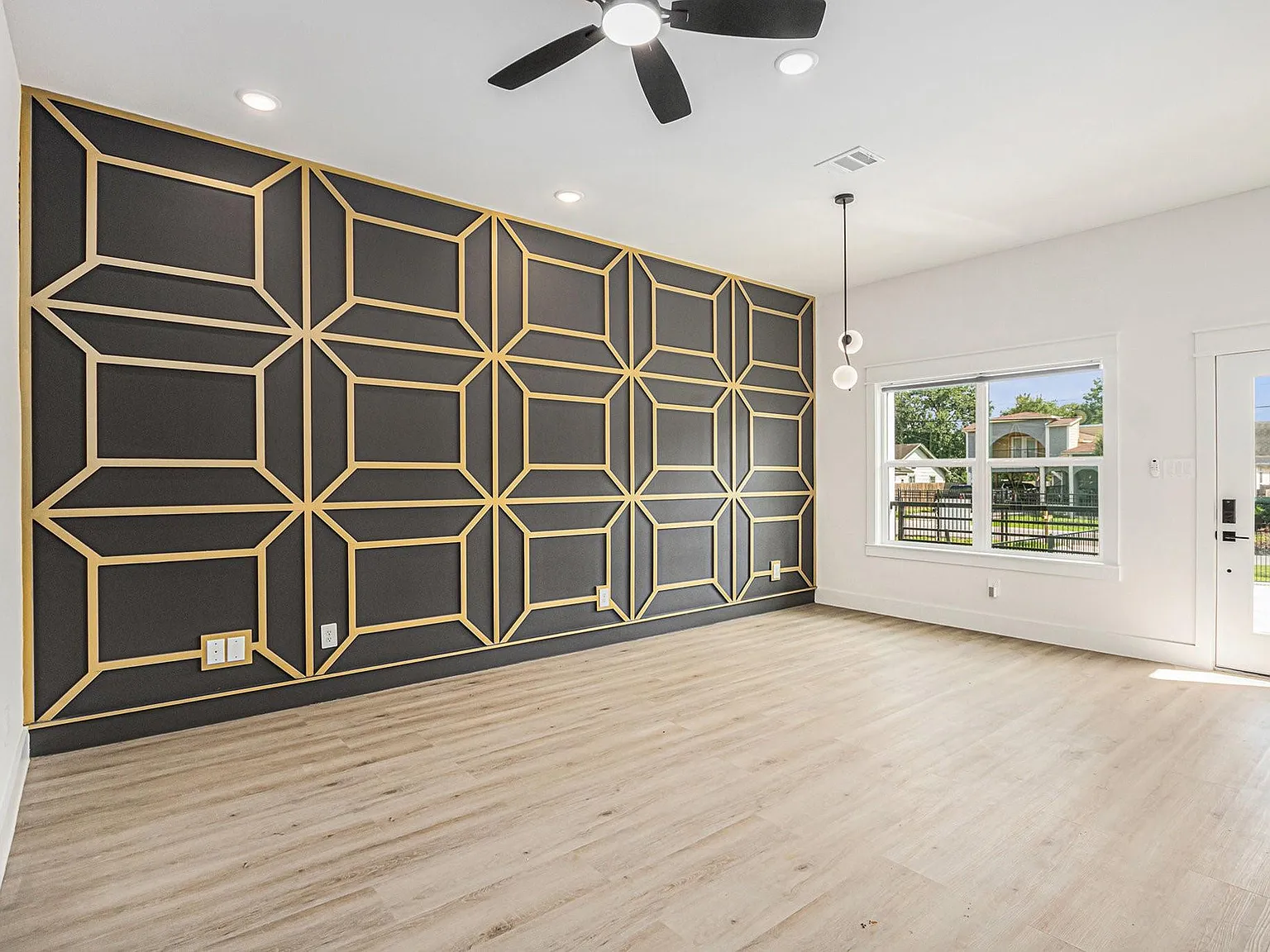 3 bed, 2.0 bath, 1279 sqft, $1,850 — Photo 2