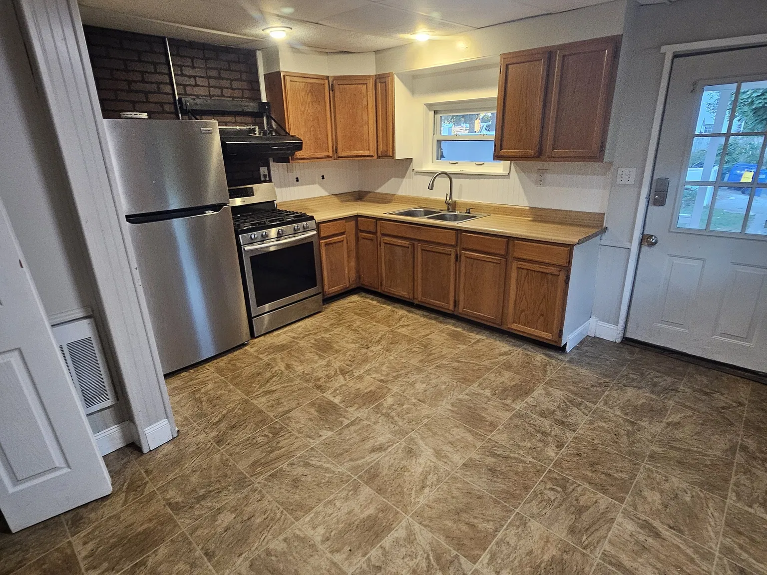 26 Laurel Street - 1 — Photo 2