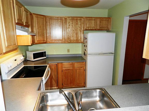 3rd image of 102 Prairie Heights Dr APT 110