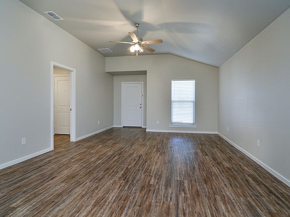 5th image of 2045 Kenwood Ave