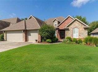 5508 S Lanshire Dr, Rogers, AR 72758