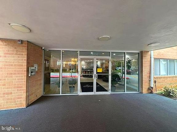 4th image of 3737 Clarks Ln #205