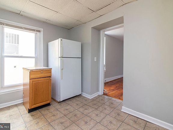 2nd image of 476 Krams Ave #2