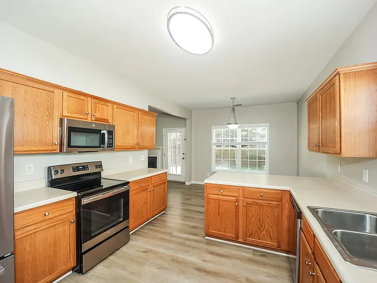 323 Oakhaven Way — Photo 6