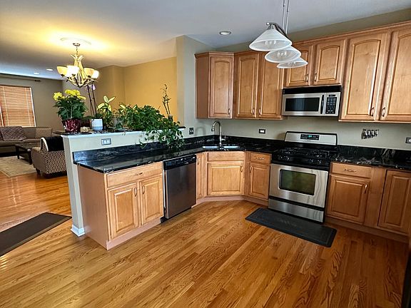 3rd image of 631 N Hidden Prairie Ct