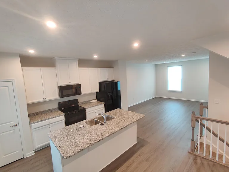 36 Wentworth Ln — Photo 10