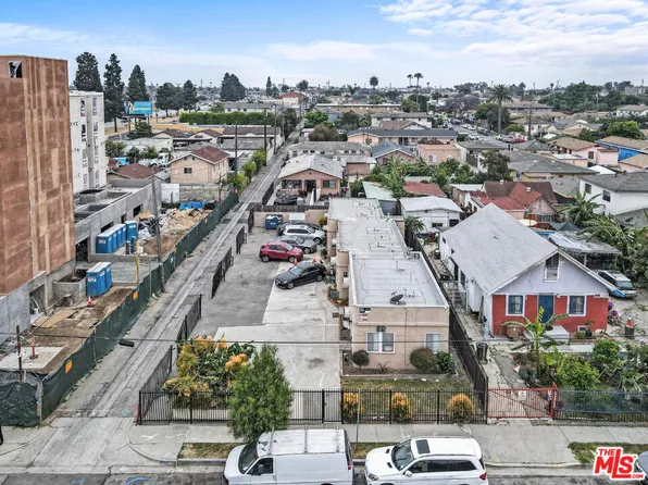 1016 W 110th St, Los Angeles, CA 90044