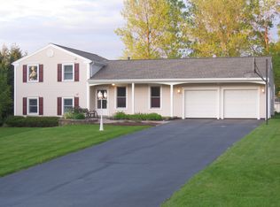 2 Crow Hill Dr, Fairport, NY 14450