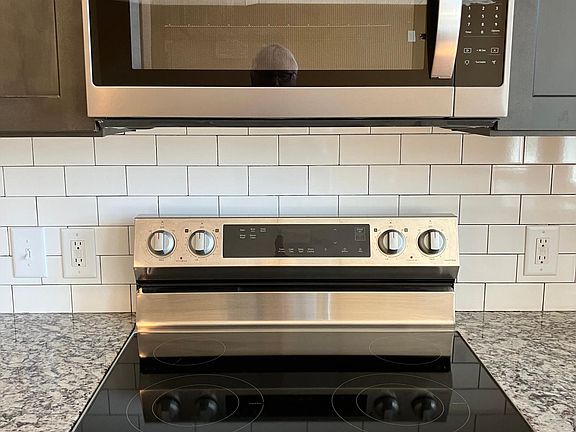 3rd image of 212 S Center St #202