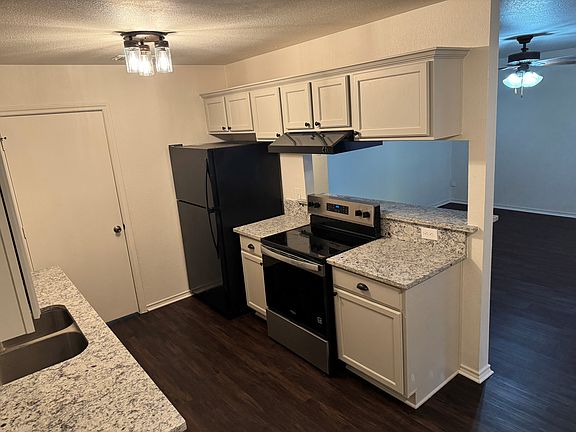 Kitchen - bar area