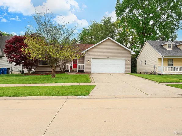 2855 Reflection Ave, Waterford, MI 48328