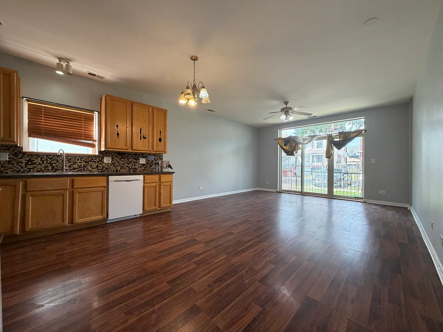 2 bed, 1100 sqft, $1,800 — Photo 1