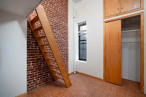 Rented by Waldstar Real Estate LLC | media 20