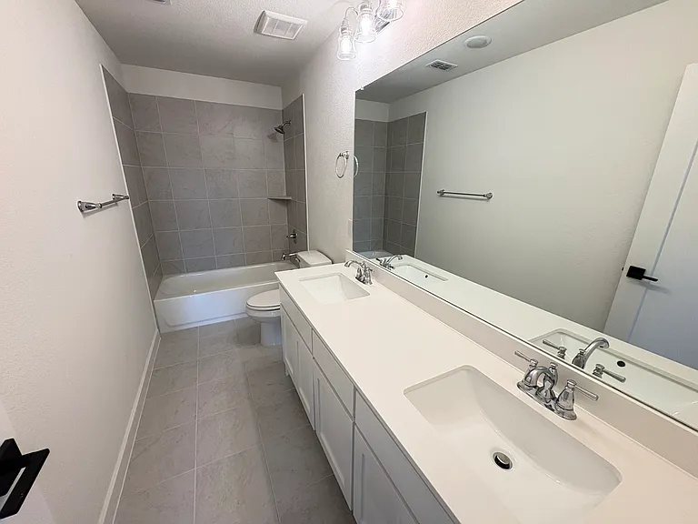 1451 Maplewood Dr — Photo 25