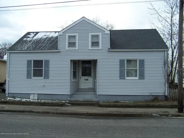 62 Navesink Ave, Middletown, NJ 07748