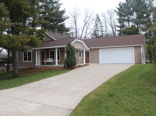 2914 Remy Ct NE, Grand Rapids, MI 49505