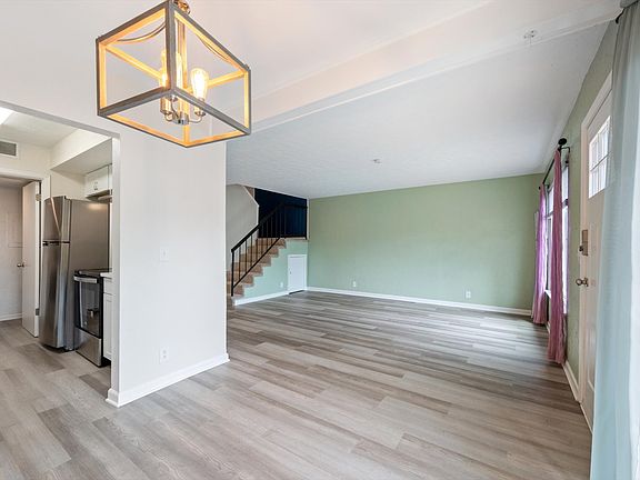 2nd image of 810 Bellevue Rd APT 214