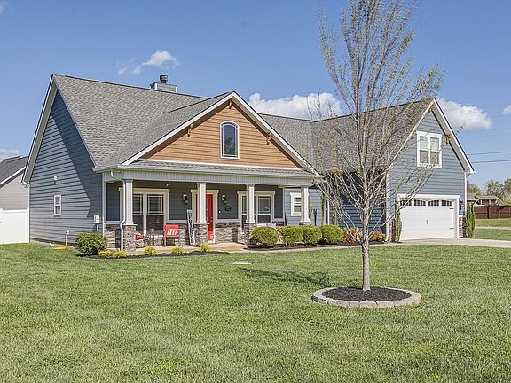 4th image of 675 Laurel Ln