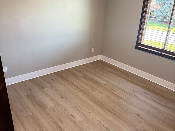 4th image of 200 Valley View Dr #102
