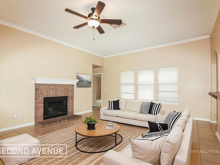 5945 Sutherland Dr — Photo 2