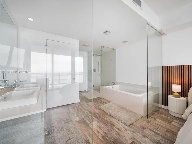 650 NE 32nd St #4805 — Photo 21