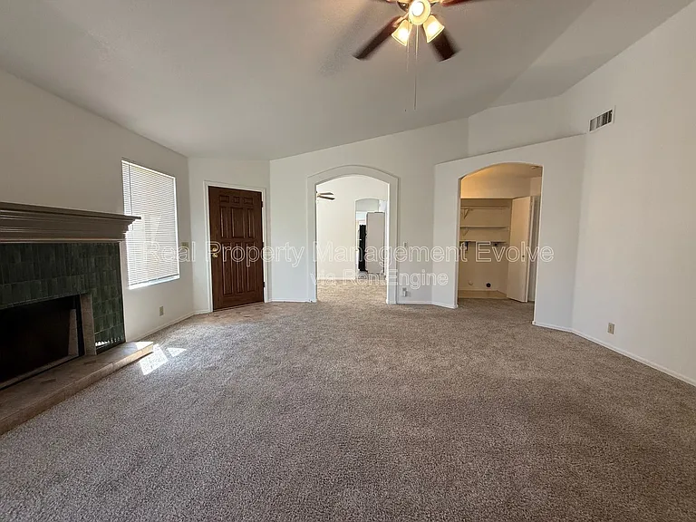4260 E Rosemonte Dr — Photo 5