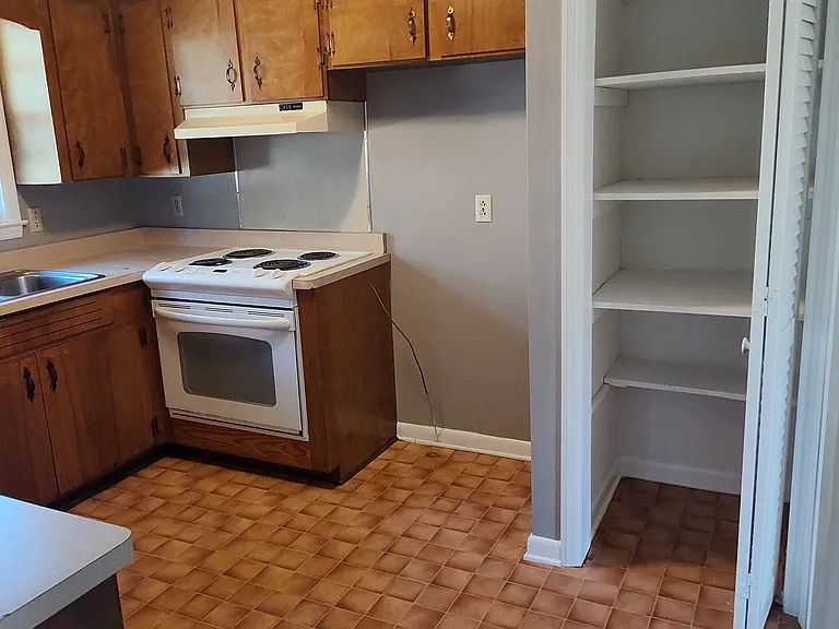 2011 Evergreen Dr — Photo 3