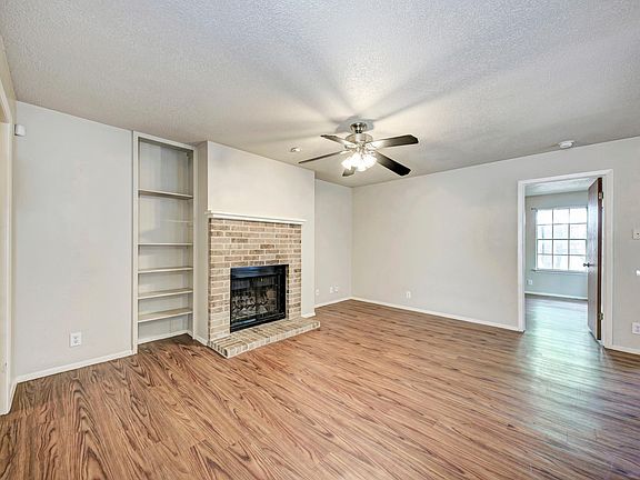 2nd image of 2106 Nickerson St #105