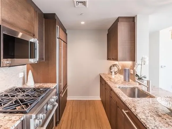 1000 Avenue At Port Imperial image 4 of 32