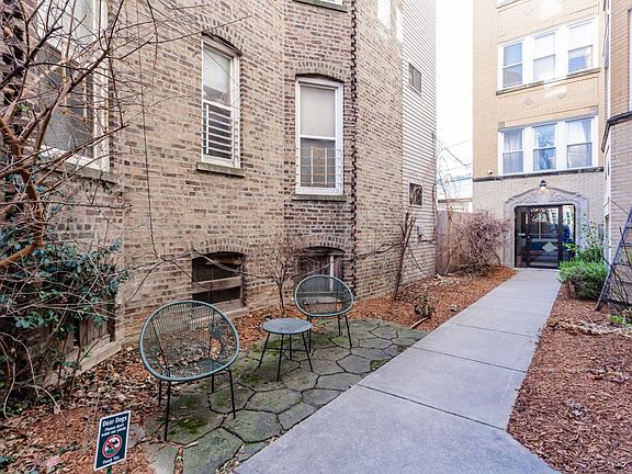 3rd image of 1432 N Maplewood Ave APT 204