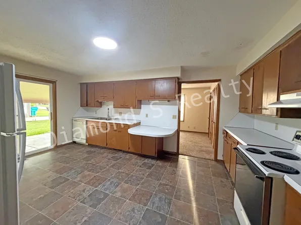 2545 S South Pl #B, Springfield, MO 65807