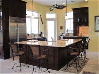 3rd image of 450 Lakeview Dr