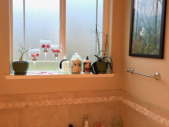 Jetted tub to relax in. Clean and spacious