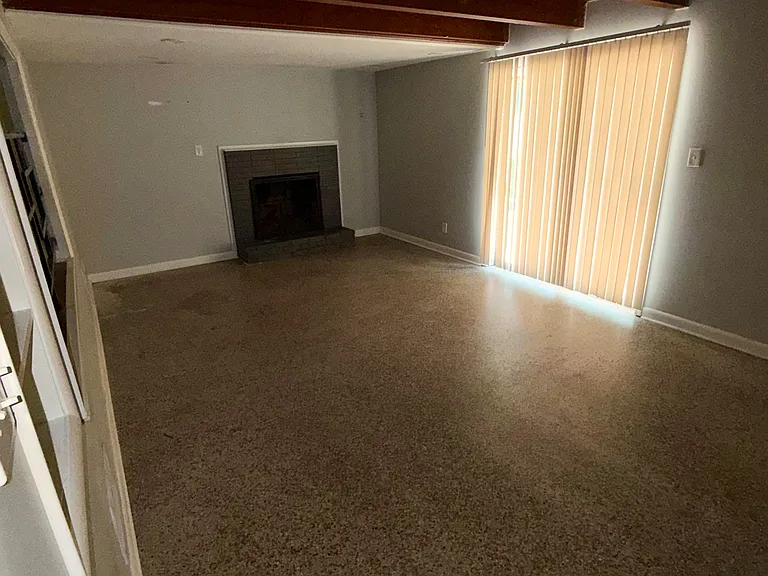 1403 Edgewood Dr — Photo 8