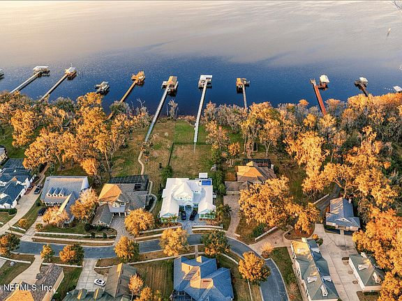 2nd image of 1855 MOORINGS Circle