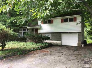 6 Beechwood Dr, Ballston Lake, NY 12019
